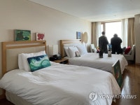 호텔 객실이 갤러리로 체크인 호텔 포토 2023 개막