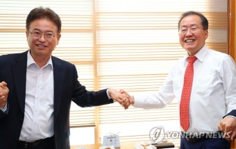 밝게 웃는 홍준표 대구시장과 이철우 경북도지사