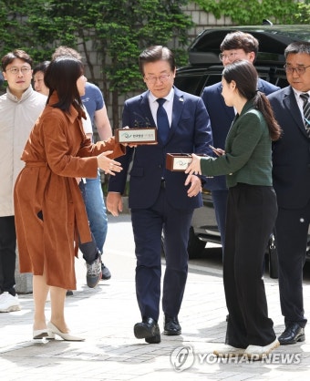 법정 향하는 이재명 대표