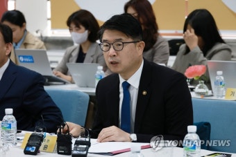 늘봄학교 현장 간담회 하는 장상윤 차관