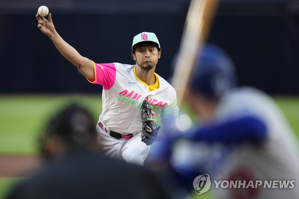 김하성, 부상 복귀 첫 경기서 LA 다저스 커쇼 상대로 안타 기록, 팀 패배치며 훌륭한 수비도 선보여