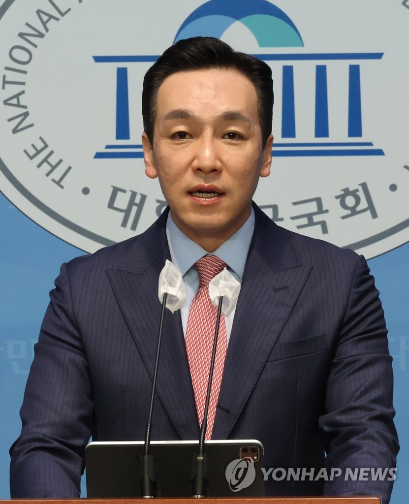 김민수 대변인, 윤석열 대통령 비상계엄 발언 옹호 후 사퇴