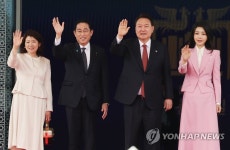 [속보] 한일 정상, 환영식 마치고 입장…곧 소인수 회담