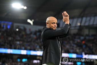 콩파니 감독, 번리와 5년 재계약…이젠 EPL서 돌풍 일으킨다