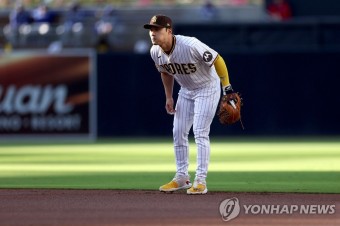 김하성 MLB 300번째 경기에서 2안타 활약…팀은 연장 역전패