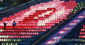 원주한지문화제…빛으로 피어난 '장미'