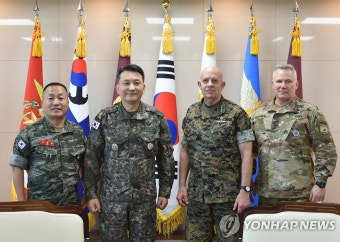 김승겸 합참의장, 미 해병대사령관 접견