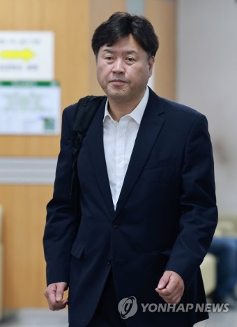 공판 참석하는 김용 전 민주연구원 부원장