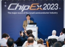 기조연설 하는 정기봉 부사장