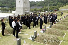 5·18민주묘지 참배하는 동구청