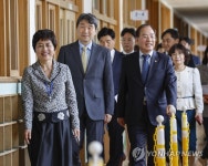 이주호 부총리 겸 교육부 장관, 스승의 날 앞두고 일일 교사 체험