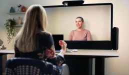 악수 청하더니 모니터 밖으로 손이 쑥…구글 3D 스타라인