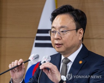 간호법 재의요구 관련 기자회견 시작하는 조규홍 보건복지부 장관