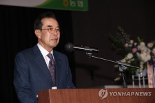 축사하는 이성희 농협중앙회장