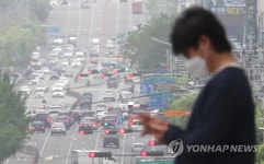미세먼지로 뿌연 도심