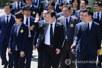 노무현 전 대통령 서거 14주기 추도식 참석하는 이재명