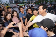 도심 뛰며 친구 서울 7979 러닝크루 운영…오세훈도 달려
