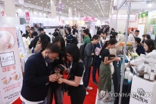 붐비는 서울국제화장품미용산업박람회