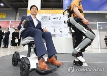 장애인 위한 이동 보조기기 시연