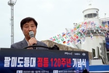 다시 불 밝힌 120살 팔미도등대…마지막 등대장 감개무량