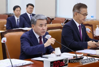 질의에 답변하는 이종섭 장관