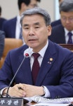 답변하는 이종섭 국방부 장관