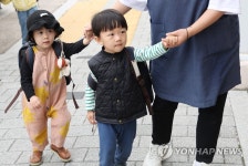 노마스크 등원에 '함박웃음'…'사실상 엔데믹' 일상 풍경 변했다