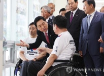 보훈재활체육센터 방문한 김기현