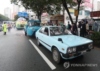 울산공업축제 퍼레이드에 참가한 '포니'