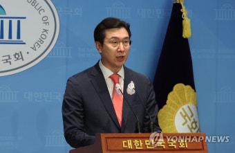 논평 발표하는 강민국 수석대변인