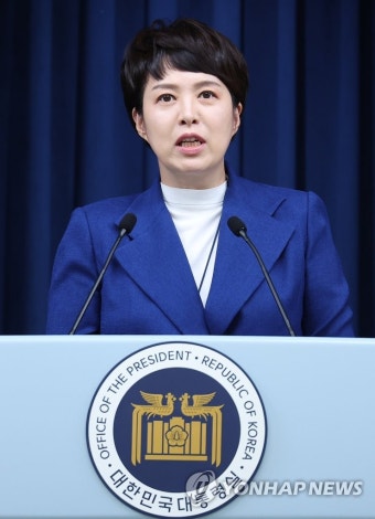 UN 안보리 비상임이사국 진출 관련 브리핑하는 김은혜 홍보수석