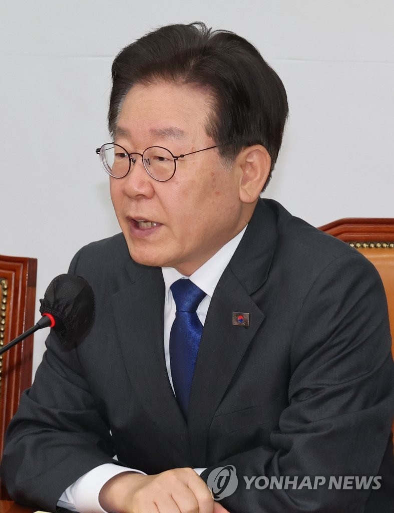이재명 윤석열 대통령, 의료대란 문제에 사과해야 지적, 국민 사과 촉구 외에 책임 강조