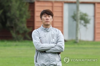 회복훈련 지켜보는 김은중 감독