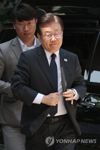 법정 향하는 이재명 대표