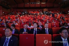 마크롱, 오늘 韓 재계 총수 만난다…이재용·최태원은 개별 면담