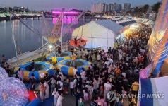 밤에도 인파로 가득한 강릉단오장