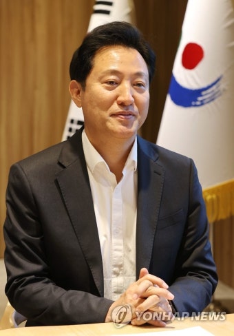 인터뷰하는 오세훈 서울시장