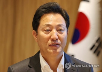 인터뷰하는 오세훈 서울시장