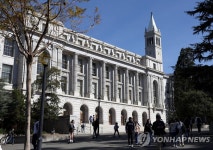 '비행기 타고 통학' 美 버클리대생 화제…