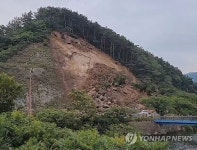 정읍 내장저수지 인근 산사태로 도로 통제