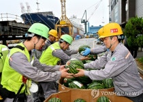 HJ중공업 영도조선소, 초복 맞이 수박 제공