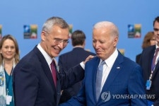 80세 바이든, 나토 만찬 불참…