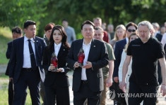 尹대통령, 순방 연장하고 우크라 전격방문…젤렌스키 회담 예정(종합2보)