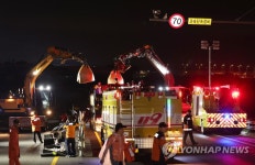 궁평2지하차도 침수, 배수 작업을 위한 물막이 작업 진행