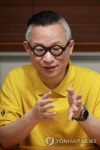 인터뷰하는 박석환 이사