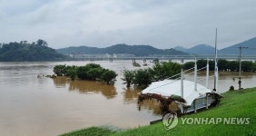 침수된 공주 금강신관공원