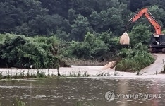 범람 부여 세도면 사동천 복구작업 한창