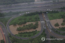 높아진 한강 수위, 텅 빈 올림픽대로