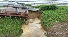논산 금강 제방도 무너져…성동면 우곤리 주민들 긴급 대피 중