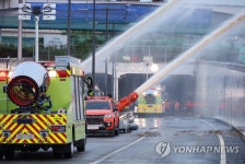 계속되는 궁평2지하차도 배수 작업